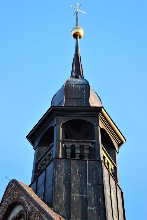 church steeple house of worship