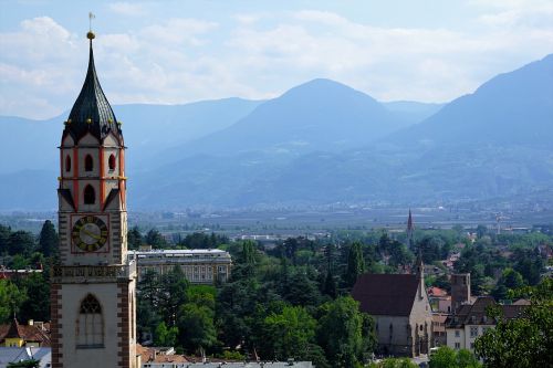 church meran religion