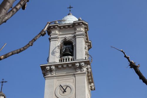 church autumn withered