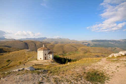 church  abruzzo  calascio