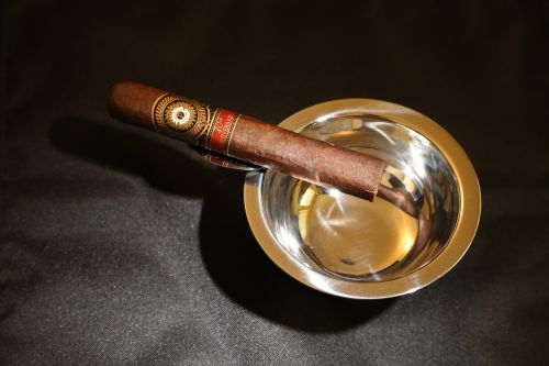 cigar ash tray tobacco