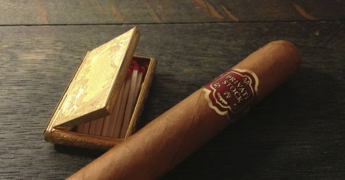 cigar gold wood