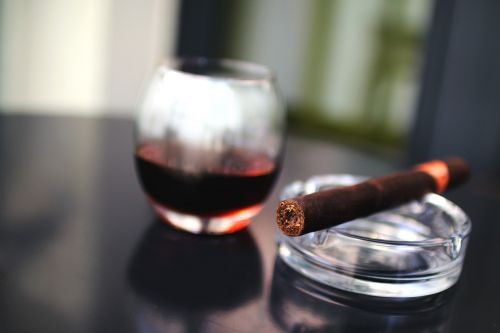 cigar smoking ashtray