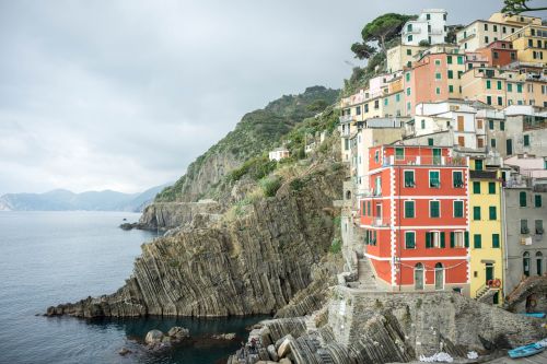 cinque terre italy cliff