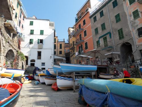 cinque terre boats italy