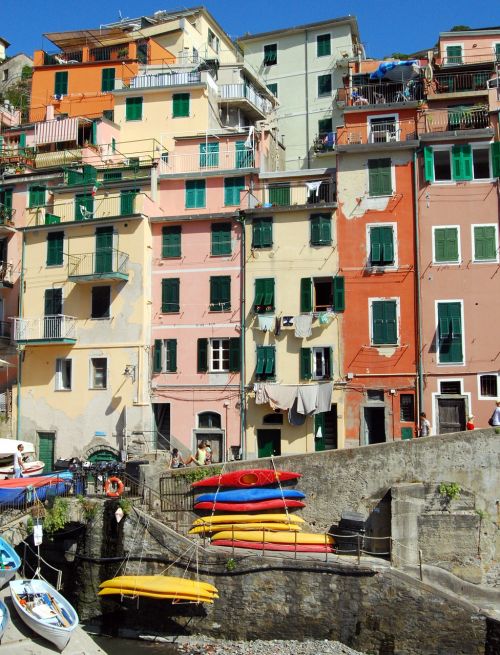 cinque terre houses colors