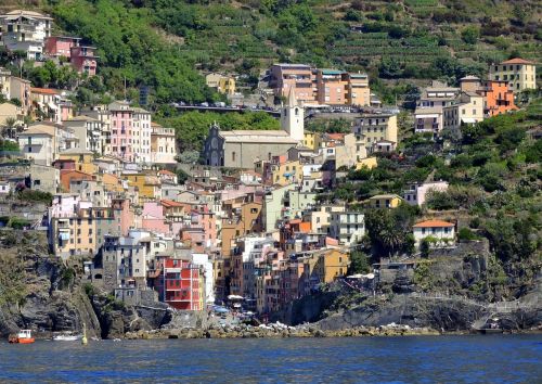 cinque terre sea houses