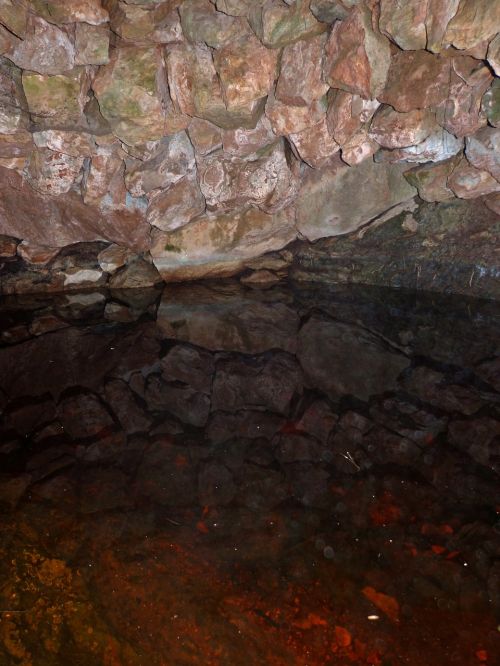 cistern rocks well