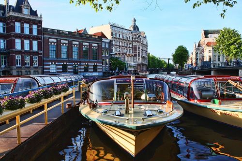 city boats canal