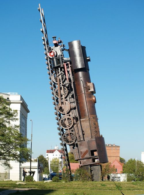 city monument locomotive