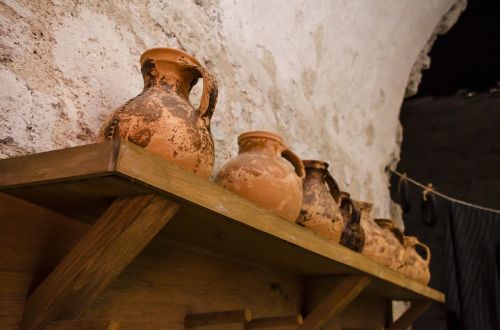 clay pots pots old