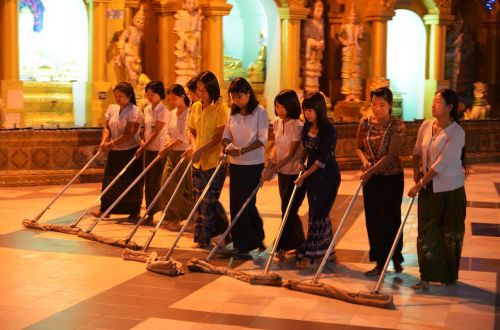 cleaning staff shwedagon mirabello pagoda