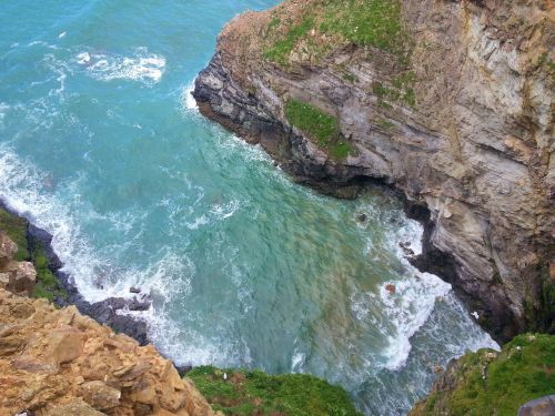 cliff down sea
