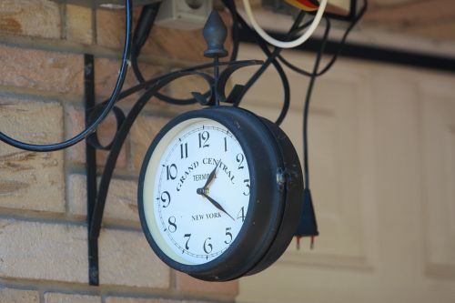 clock station clock time