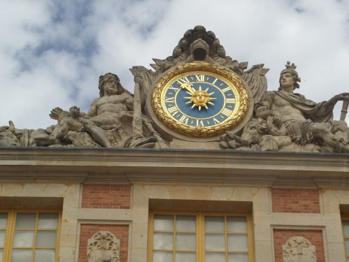 clock time versailles