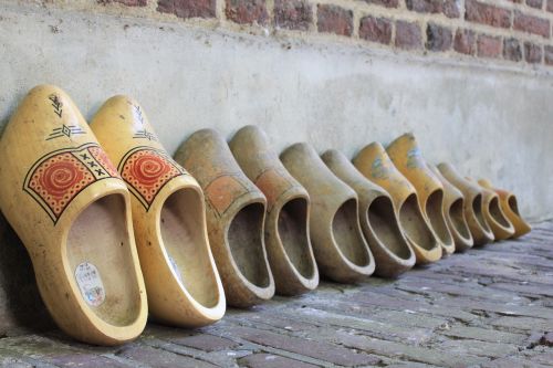 clogs craft holiday