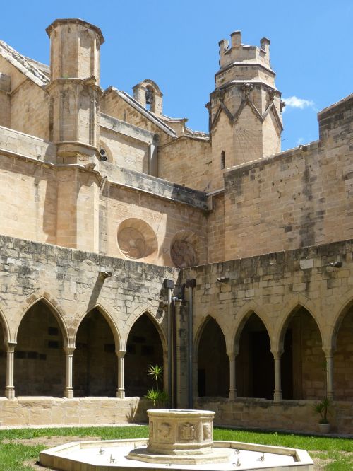 cloister gothic tortosa