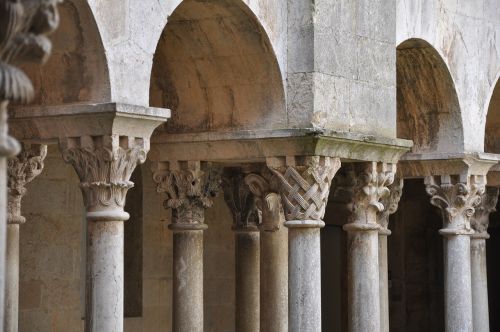 cloister romanesque girona