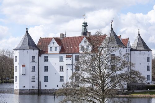 closed glücksburg moated castle castle pond