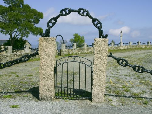 closure stone door