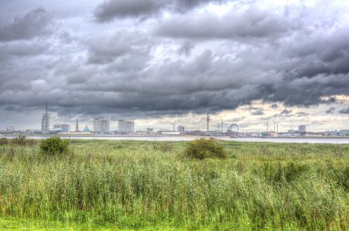 clouds bremerhaven skyline