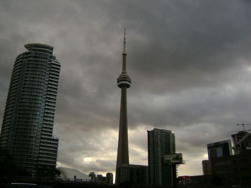 cloudy cn tower canada