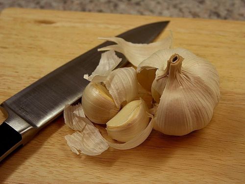 cloves white garlic
