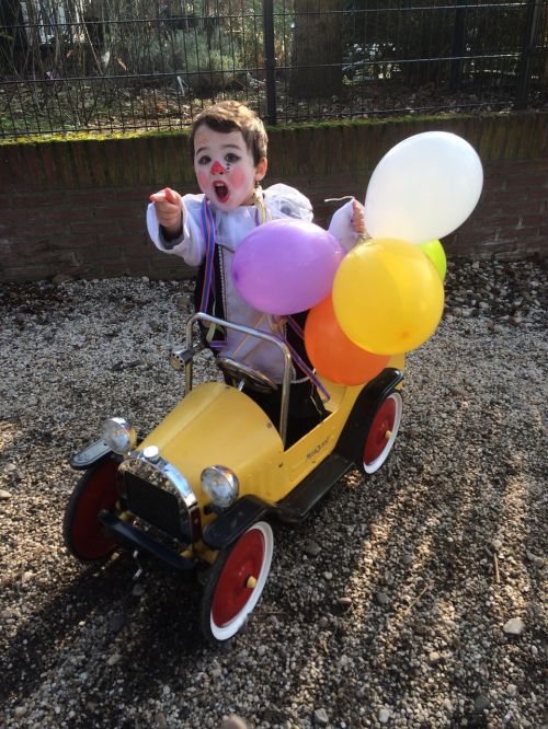 clown party balloon