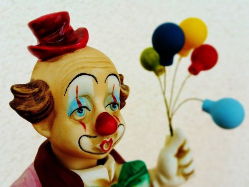 clown ballons statuette