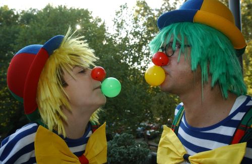clowns circus gum chewing gum bubbles