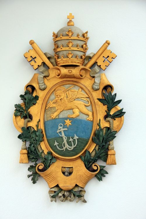 coat of arms gold source