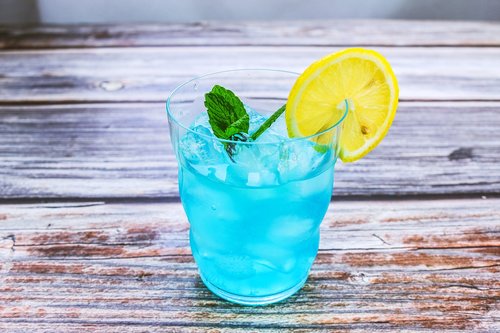 cocktail  beverage  lemon