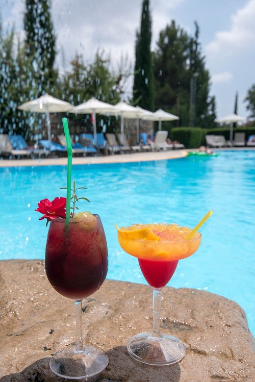 cocktails  drinks  pool