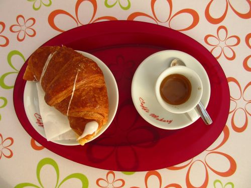 coffee croissant breakfast