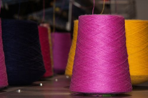 coil yarns flat knitting machine