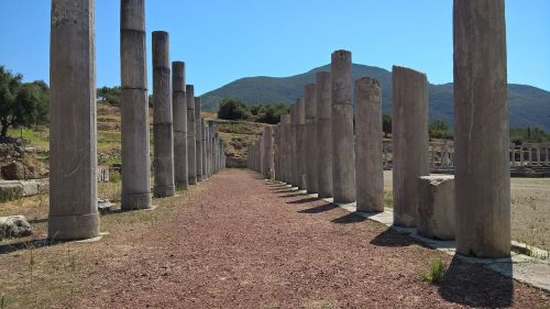 collumns greece temple