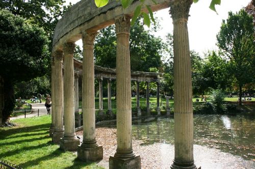 colonnade columns parc monceau