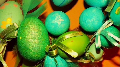 color eggs easter