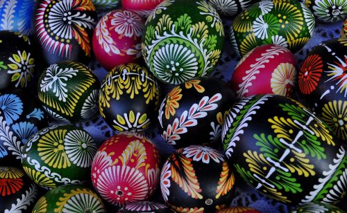 color eggs easter holidays