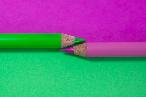 colored pencil  complementary  green