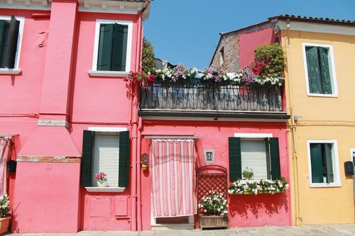 colorful  houses  pink