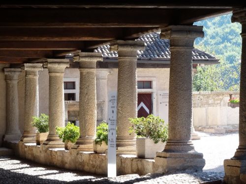 columnar arcades monastery