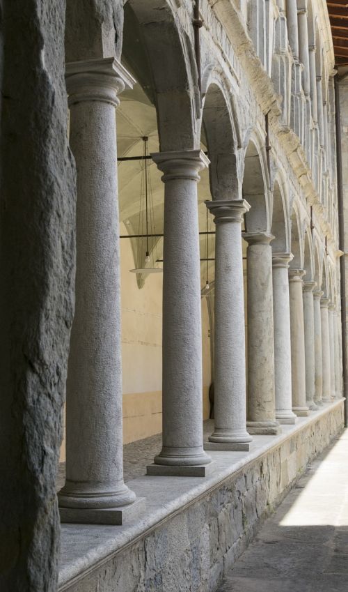 columns style old