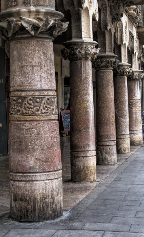 columns roman architecture