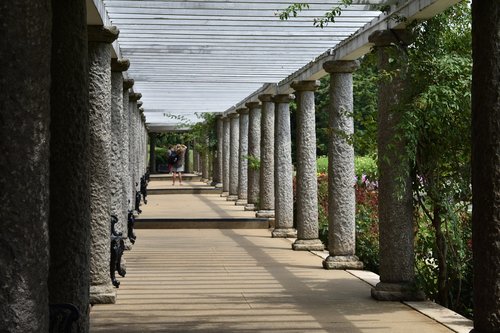 columns  walkway  pathway