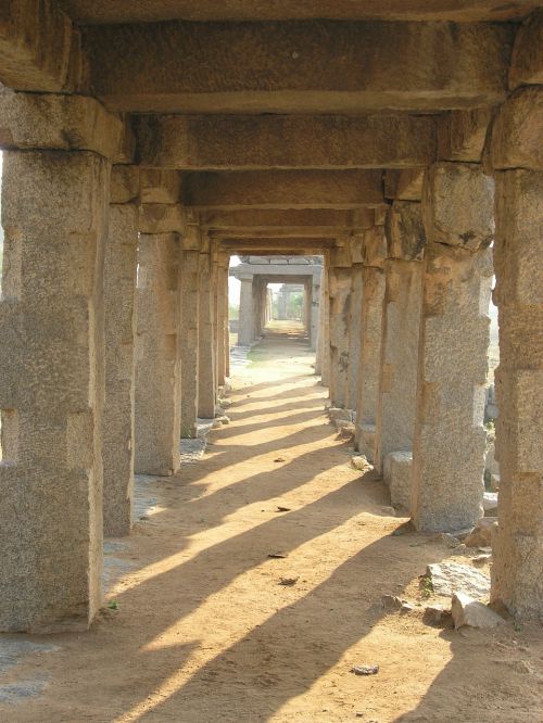 columns passage vista