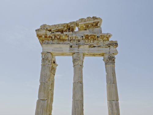 columns bergama ruins