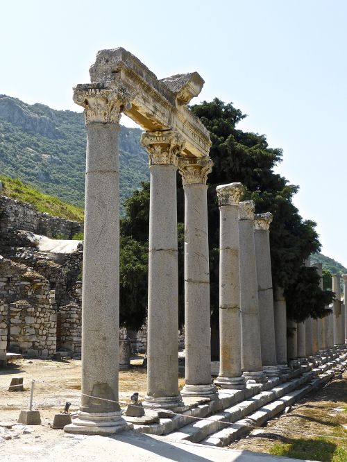 columns ruins historic
