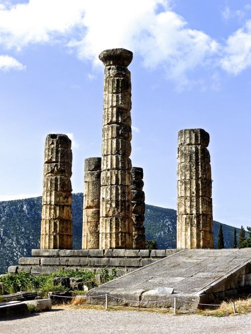 columns ruins roman