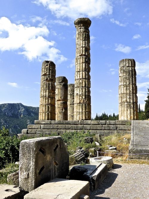 columns ruins roman